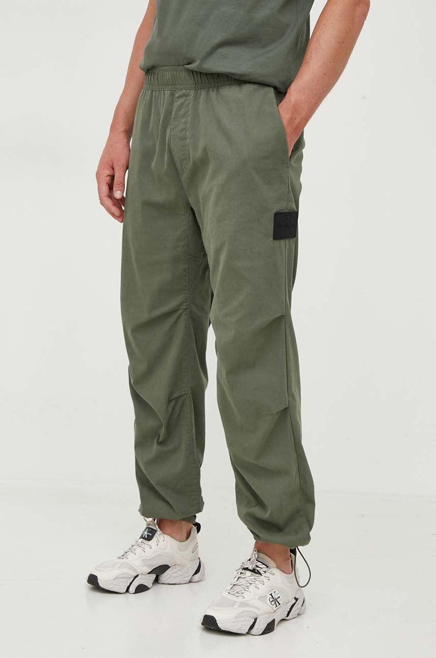 Kalhoty Calvin Klein Jeans pánské, zelená barva - zelená - 73 % Bavlna