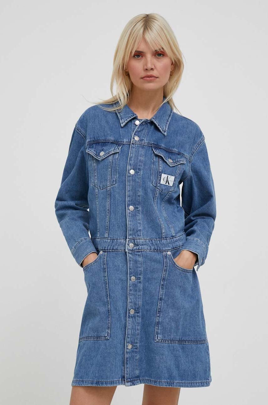 

Дънкова рокля Calvin Klein Jeans в тъмносиньо къса с уголемена кройка, Тъмносин
