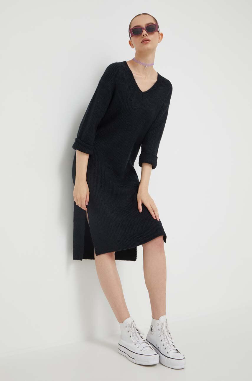 Šaty Roxy černá barva, mini, oversize - černá - 58 % Akryl