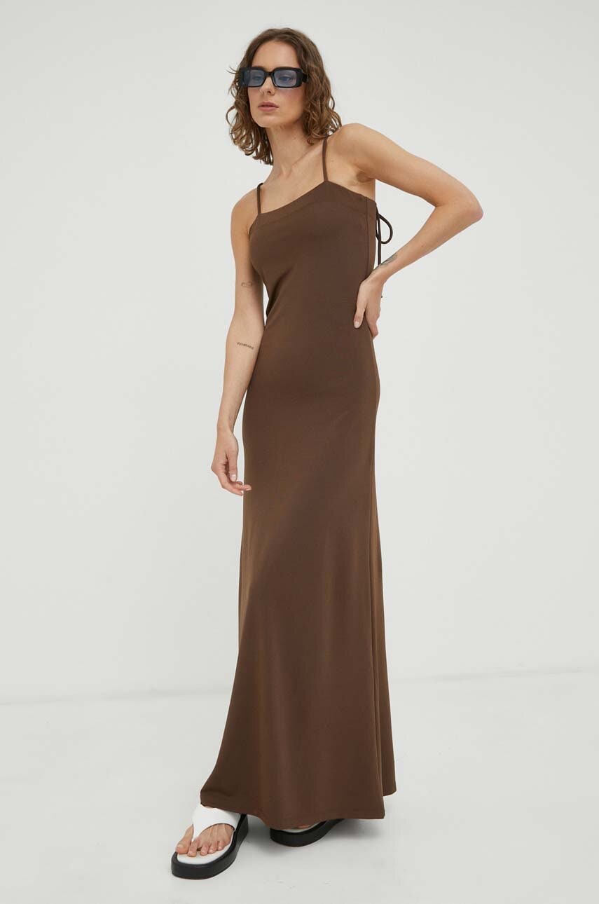 By Malene Birger rochie culoarea maro, maxi, mulata