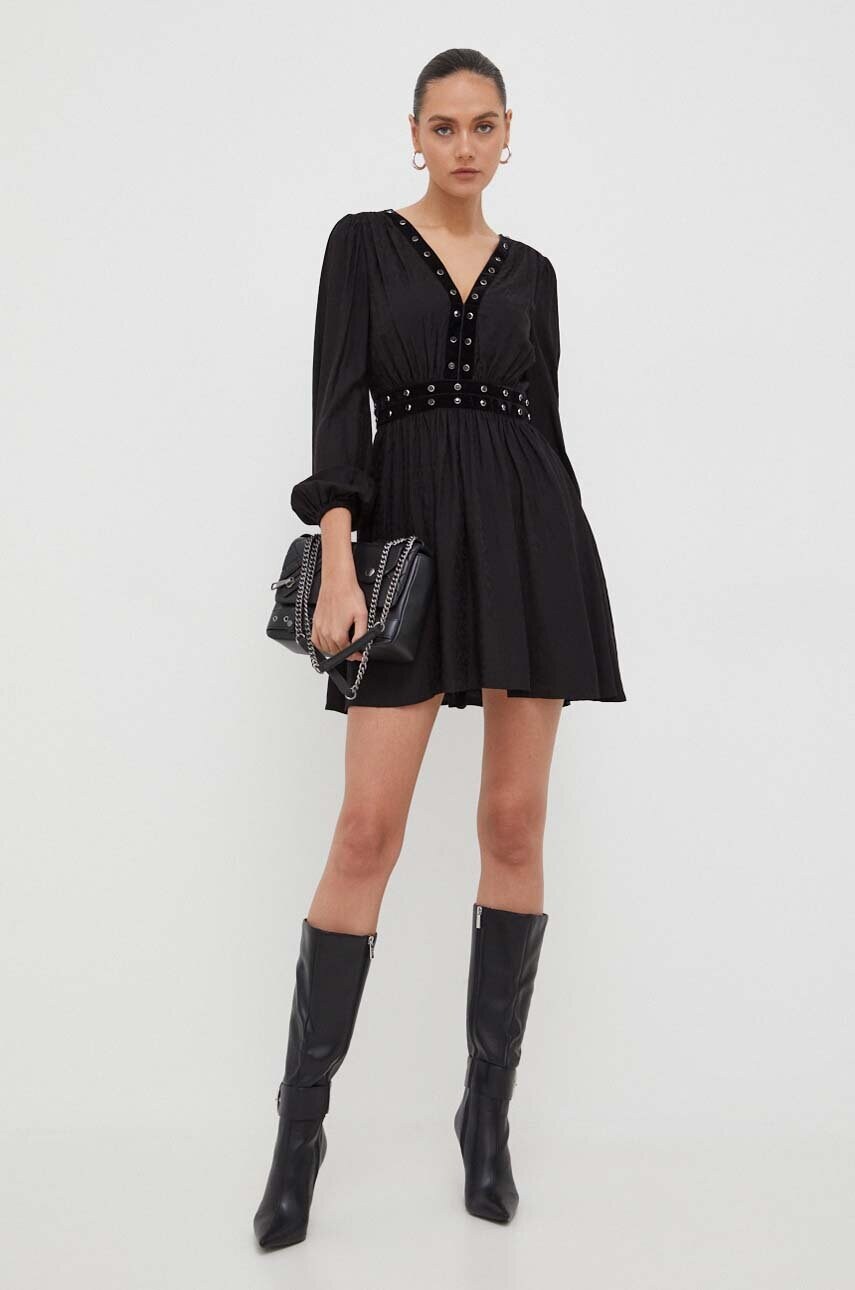 

Платье Guess цвет чёрный mini расклешённая