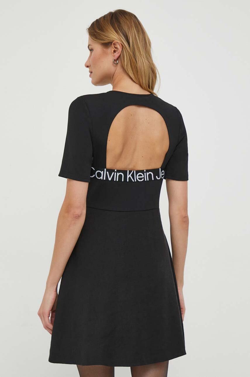 

Рокля Calvin Klein Jeans в черно къса разкроена, Черен