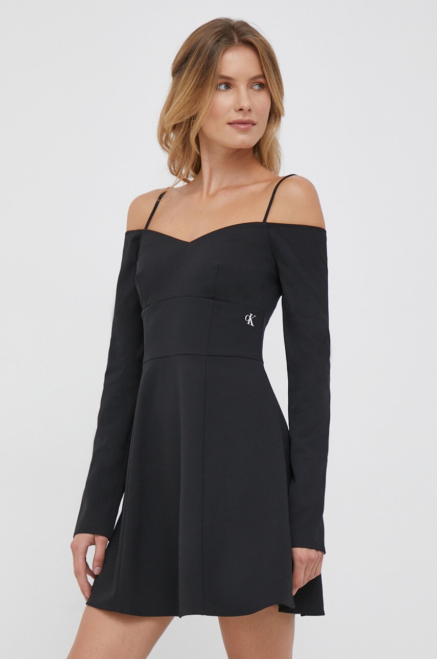 

Рокля Calvin Klein Jeans в черно къса разкроена, Черен