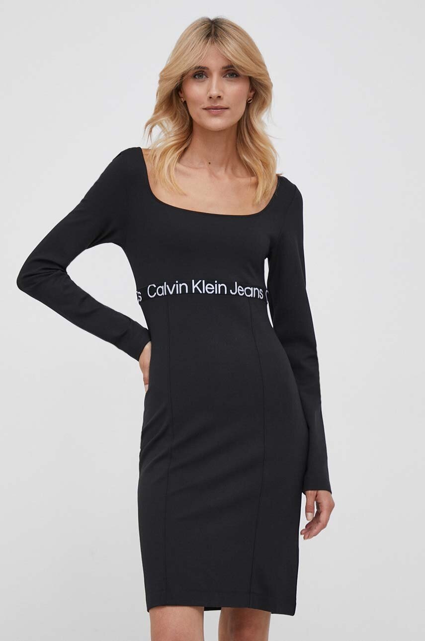 

Рокля Calvin Klein Jeans в черно къса с кройка по тялото, Черен