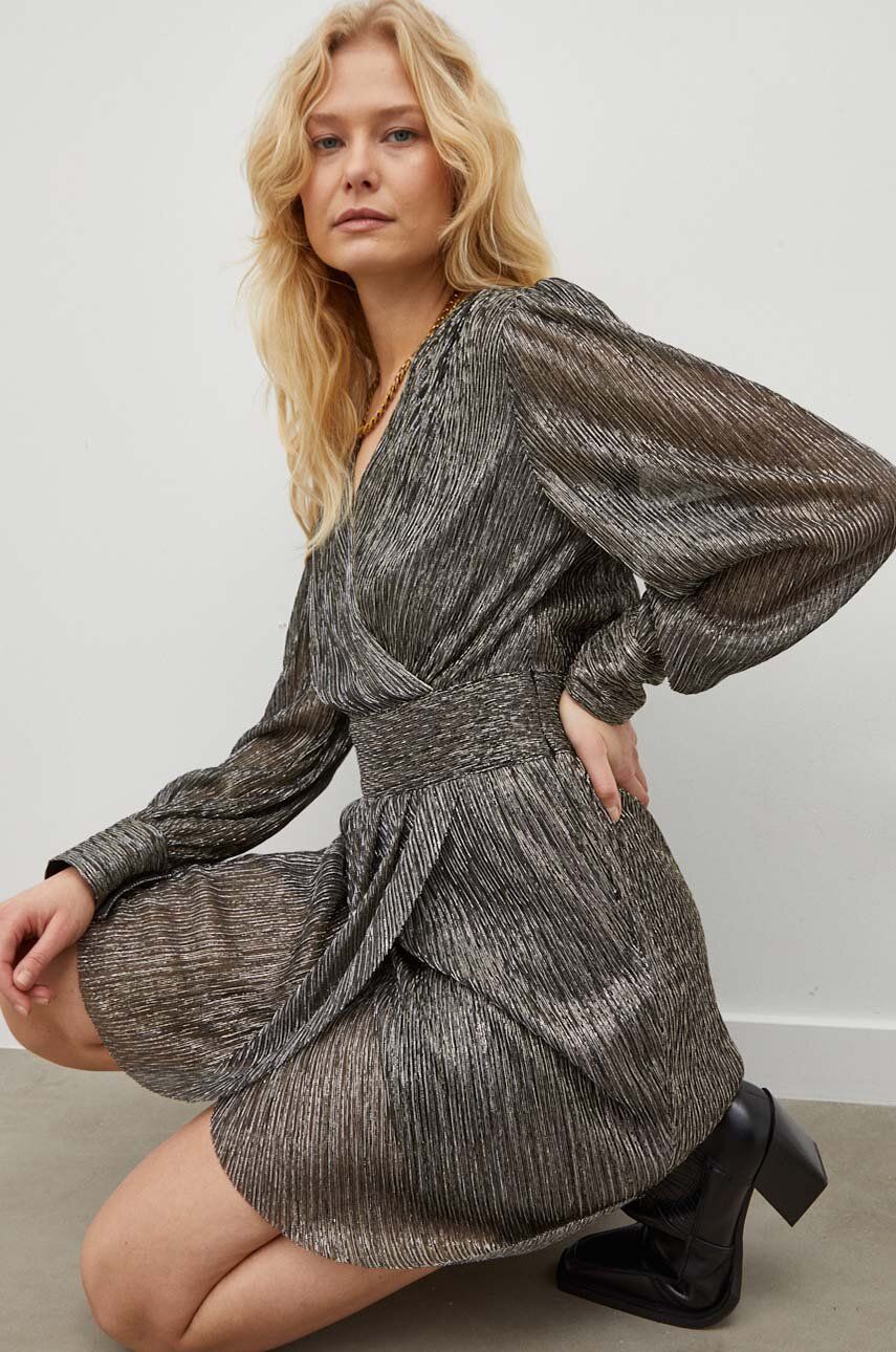 Šaty The Kooples šedá barva, mini - šedá - Hlavní materiál: 61 % Polyester