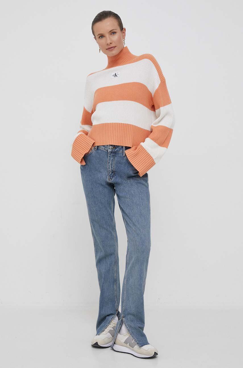 Levně Bavlněný svetr Calvin Klein Jeans béžová barva, hřejivý, s golfem