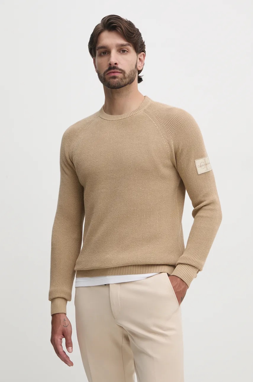 

Памучен пуловер Calvin Klein Jeans в бежово от лека материя, Бежов
