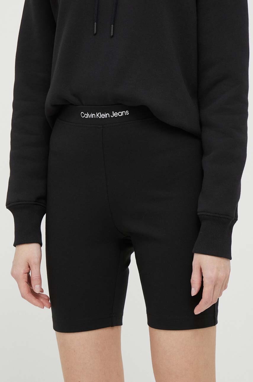 

Къс панталон Calvin Klein Jeans в черно с изчистен дизайн с висока талия, Черен