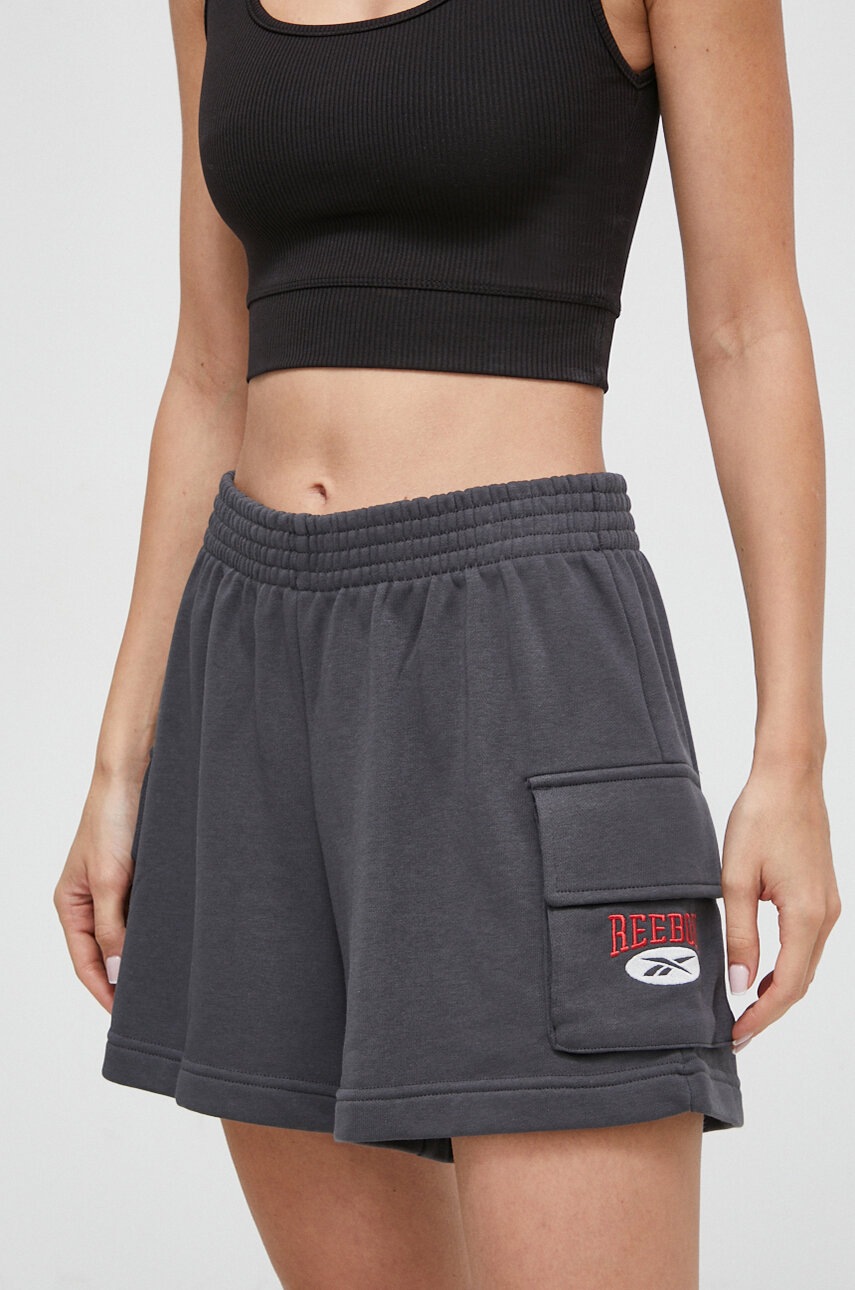 

Къс панталон Reebok Classic в сиво с апликация с висока талия, Сив