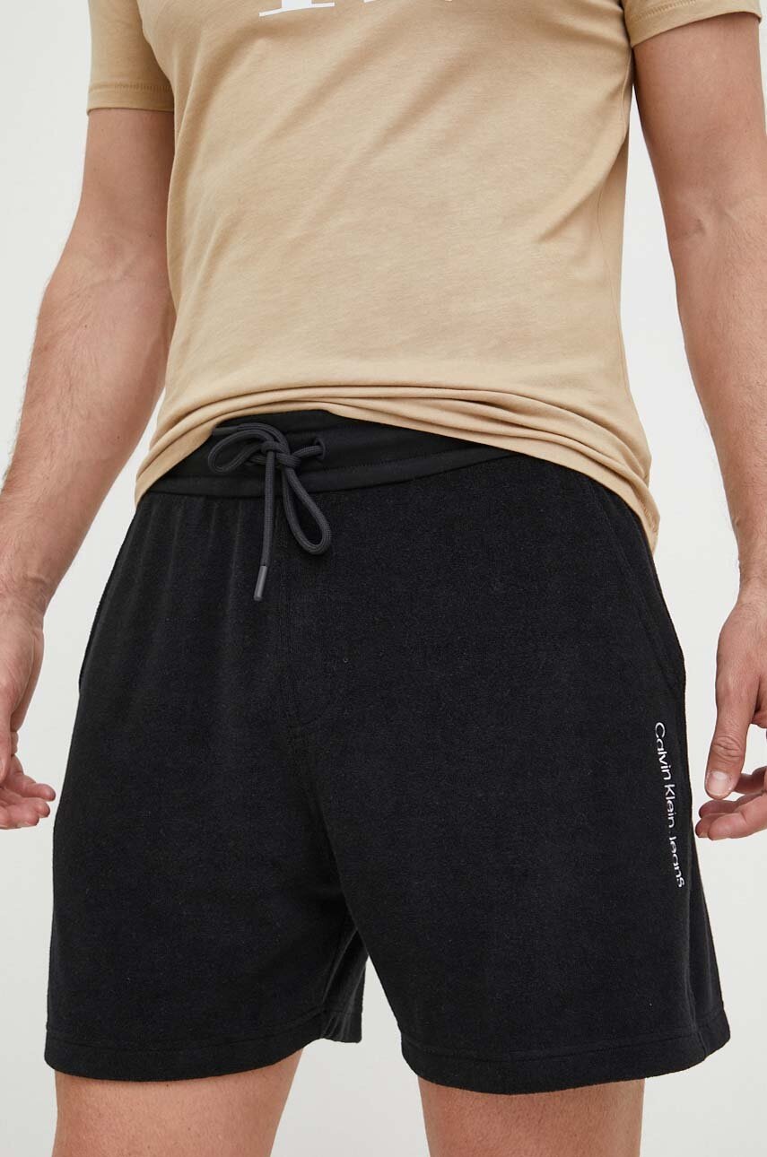

Къс панталон Calvin Klein Jeans в черно, Черен