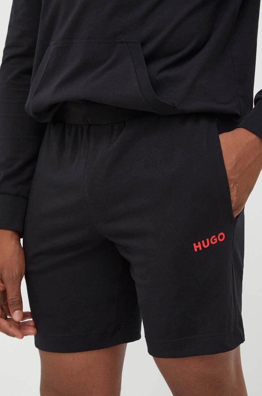 

Къс панталон HUGO в черно, Черен