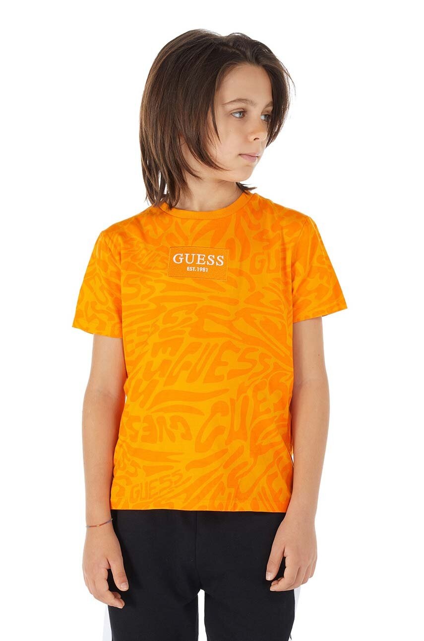 

Детская хлопковая футболка Guess цвет оранжевый узорная