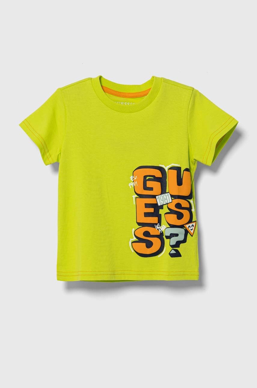 

Дитяча бавовняна футболка Guess колір зелений з принтом