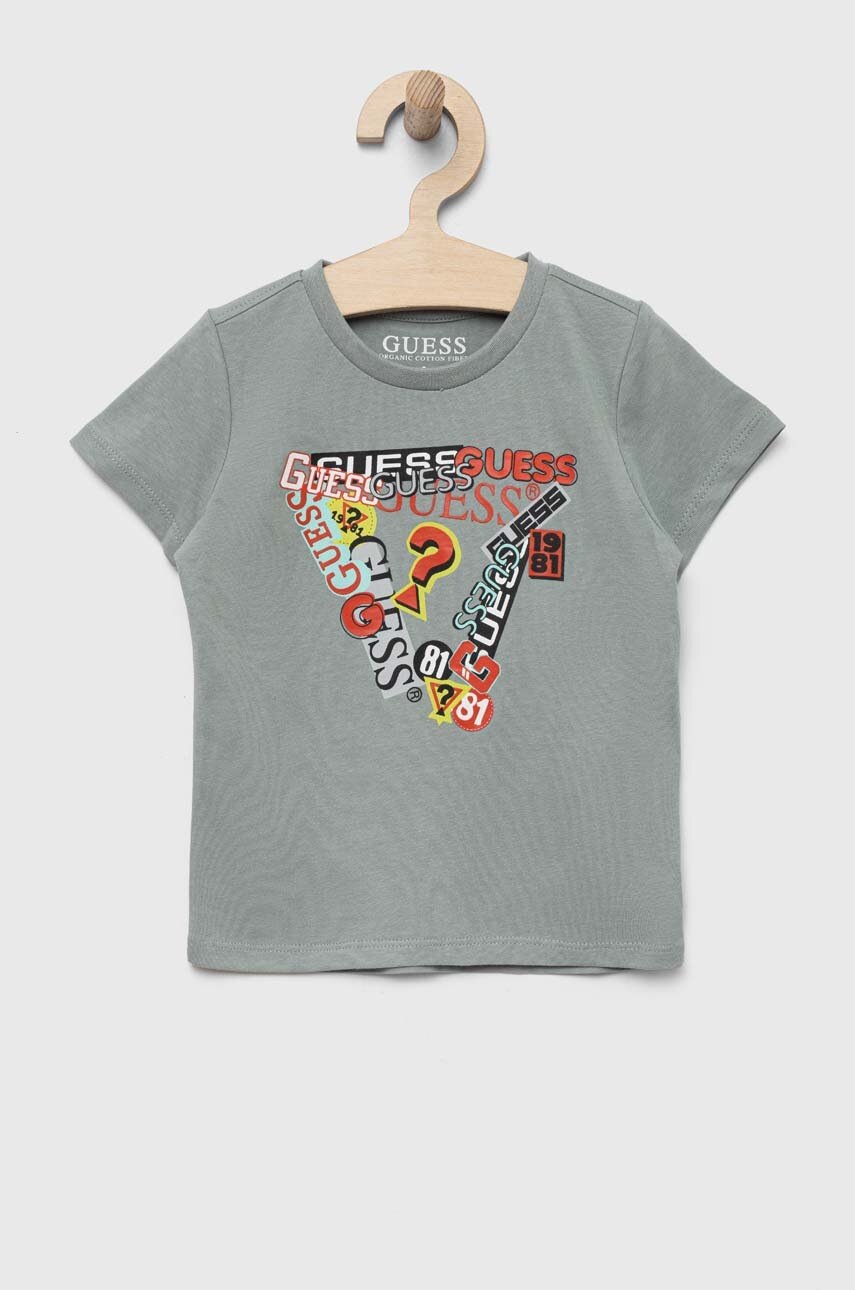 

Детская хлопковая футболка Guess цвет серый с принтом