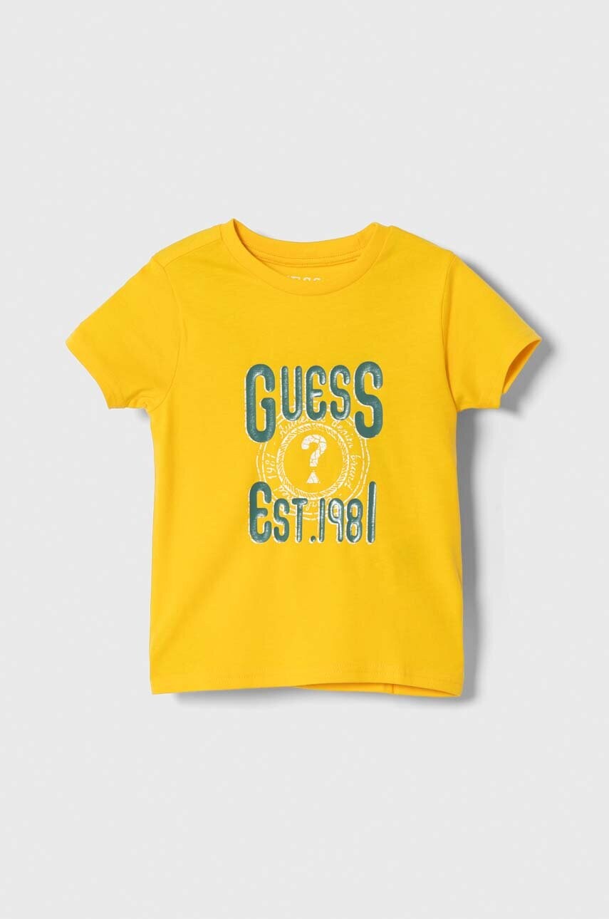 

Детска памучна тениска Guess в жълто с принт, Жълт