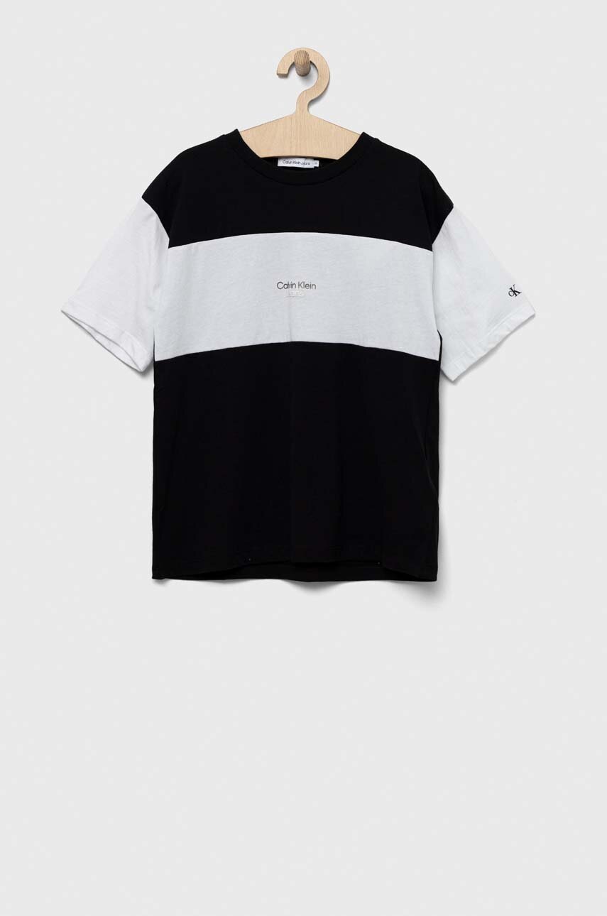 

Детска памучна тениска Calvin Klein Jeans в черно с десен, Черен