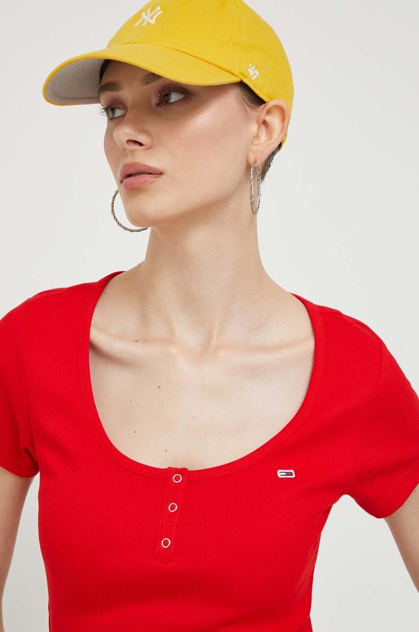 

Футболка Tommy Jeans жіноча колір червоний