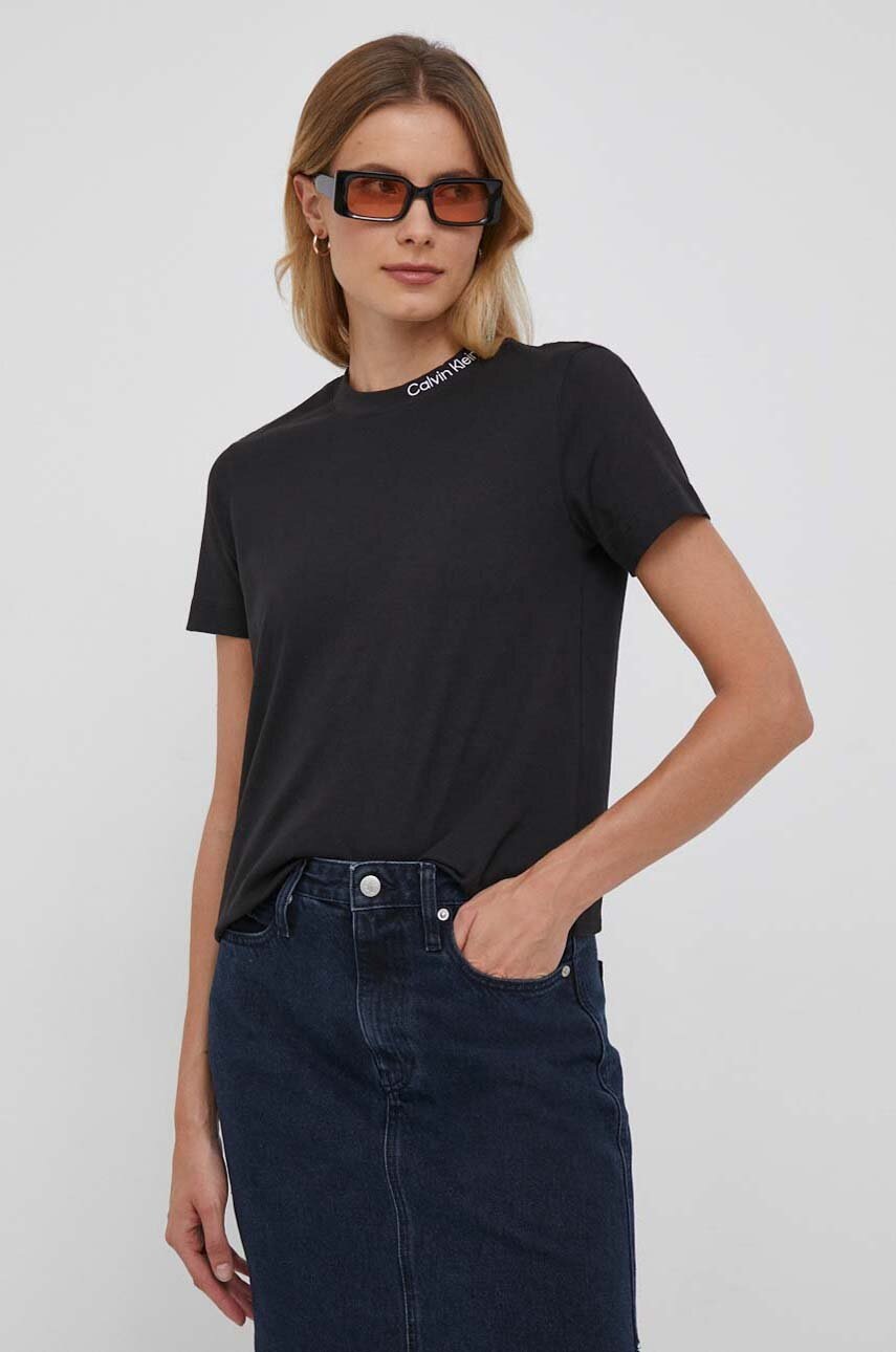 

Памучна тениска Calvin Klein Jeans в черно, Черен