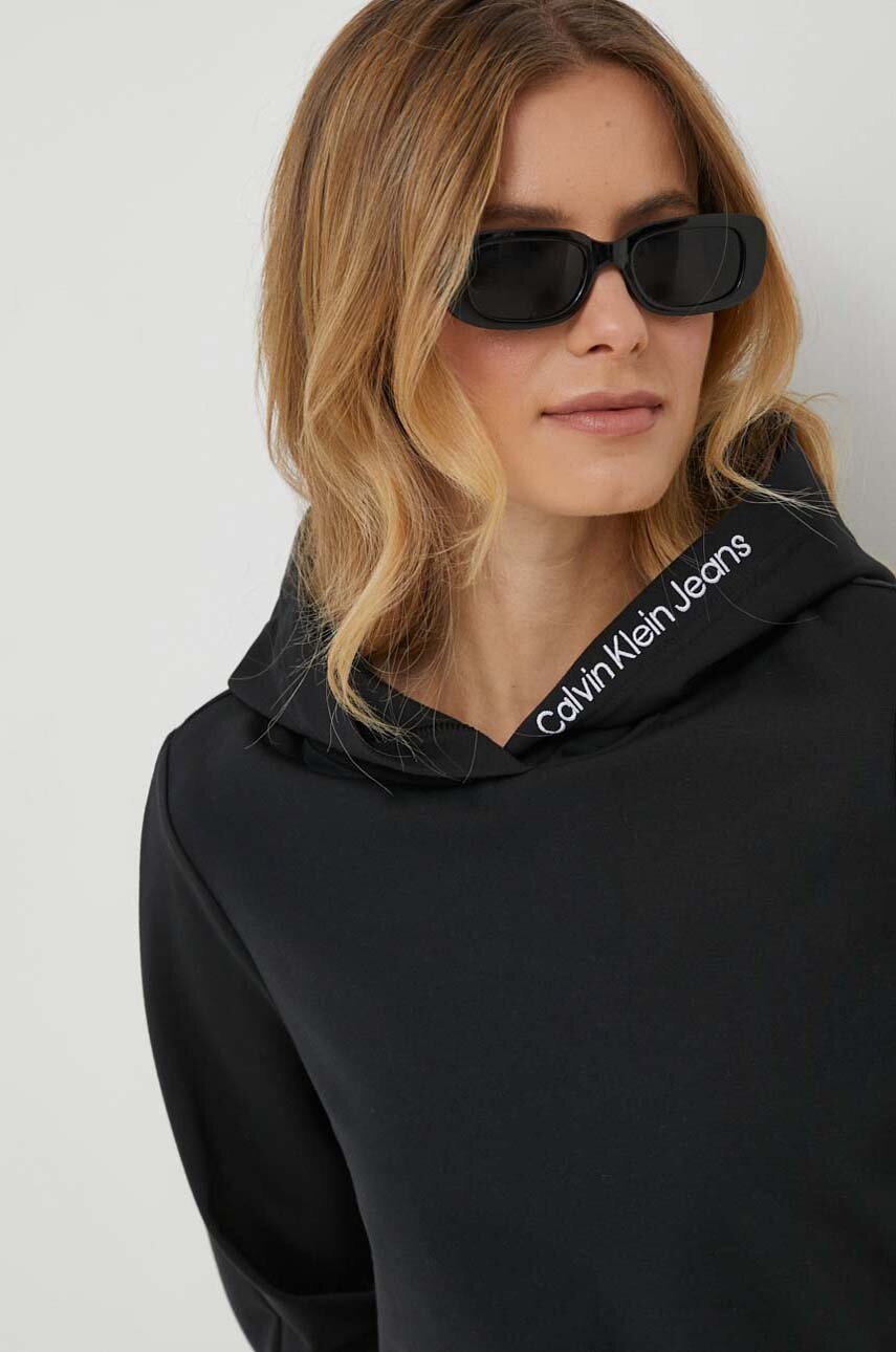 

Суичър Calvin Klein Jeans в черно с качулка с изчистен дизайн, Черен