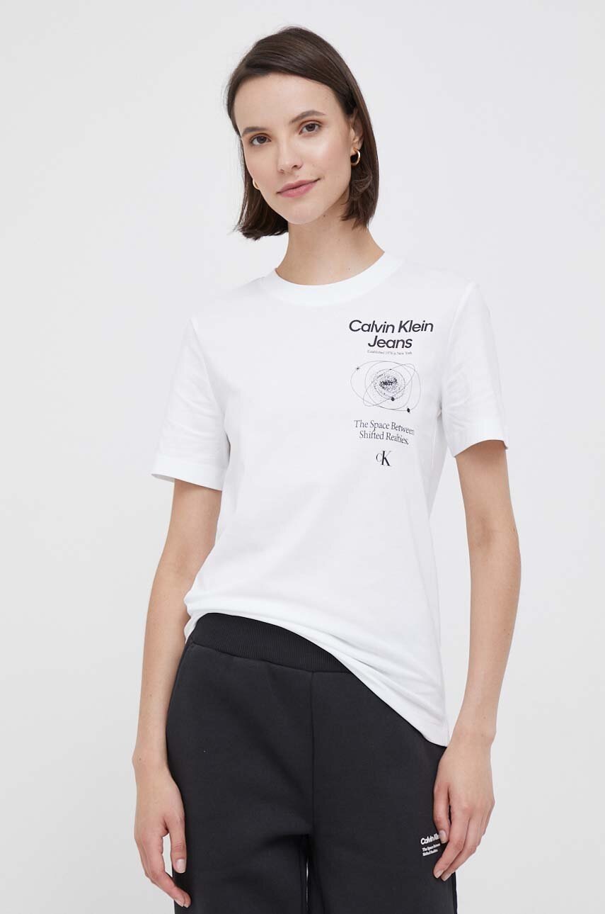 

Памучна тениска Calvin Klein Jeans в бяло, Бял