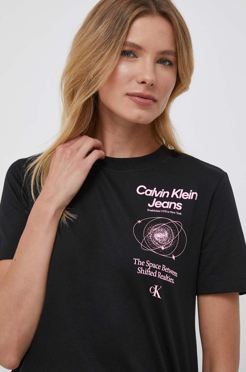 

Памучна тениска Calvin Klein Jeans в черно, Черен