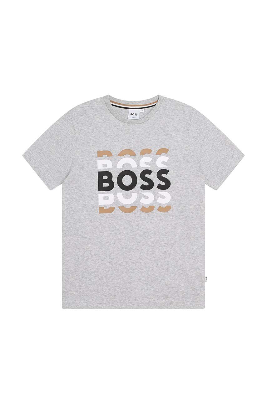 Levně Dětské bavlněné tričko BOSS šedá barva, s potiskem