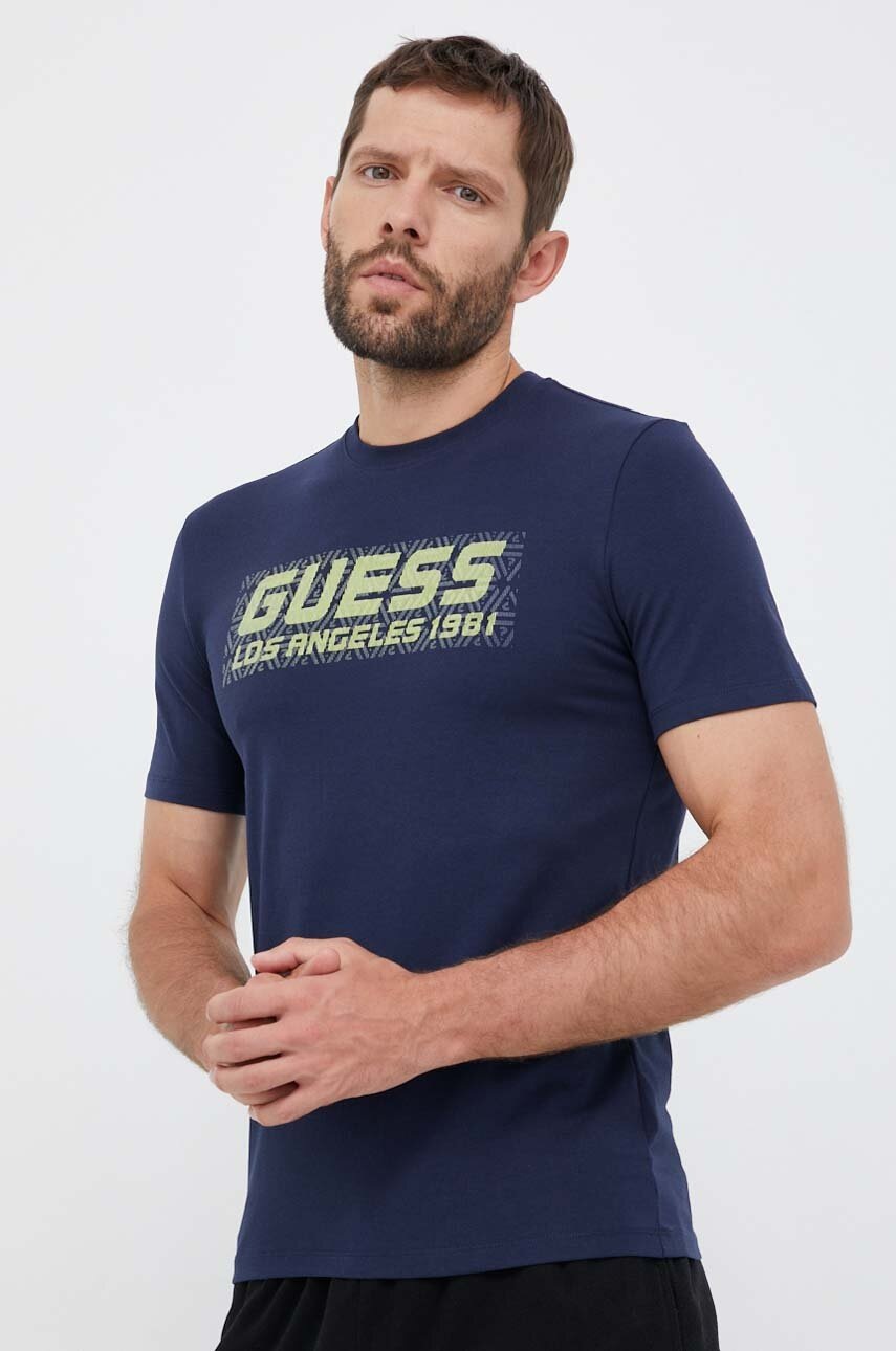 

Футболка Guess мужской цвет синий с аппликацией
