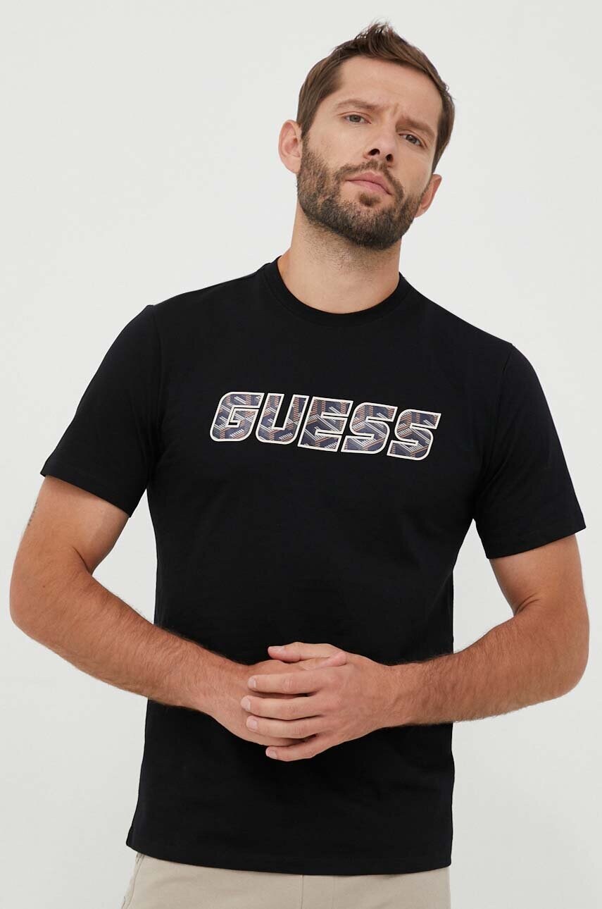 

Хлопковая футболка Guess цвет чёрный с принтом
