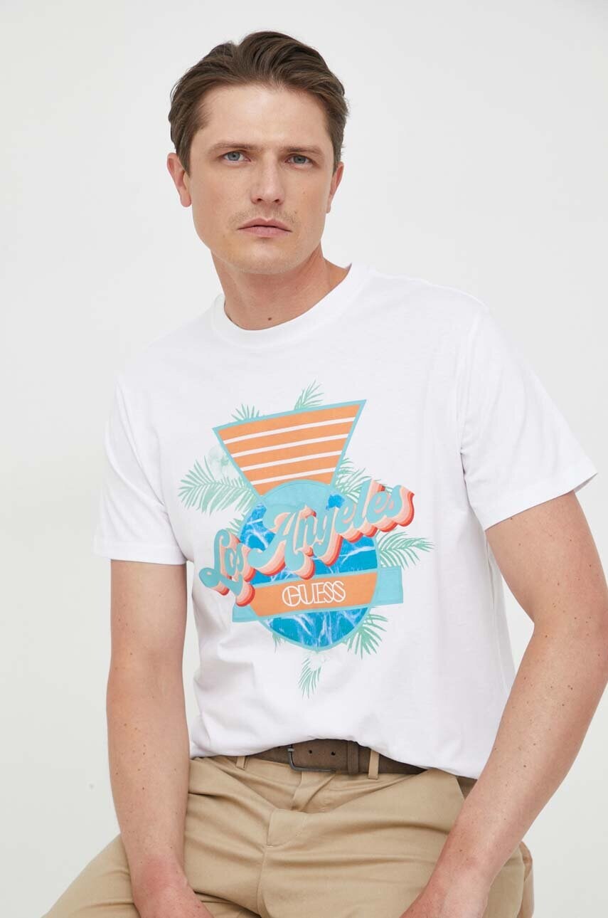 

Хлопковая футболка Guess цвет белый с принтом