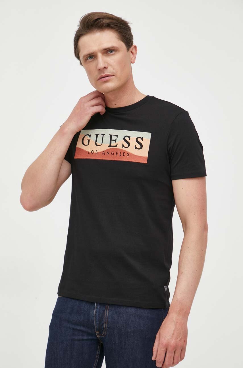 

Памучна тениска Guess в черно с десен, Черен