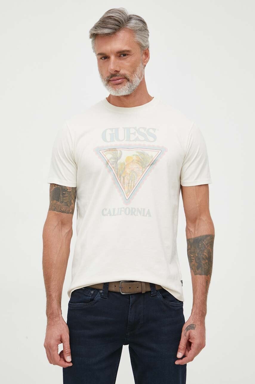 

Бавовняна футболка Guess колір бежевий з принтом