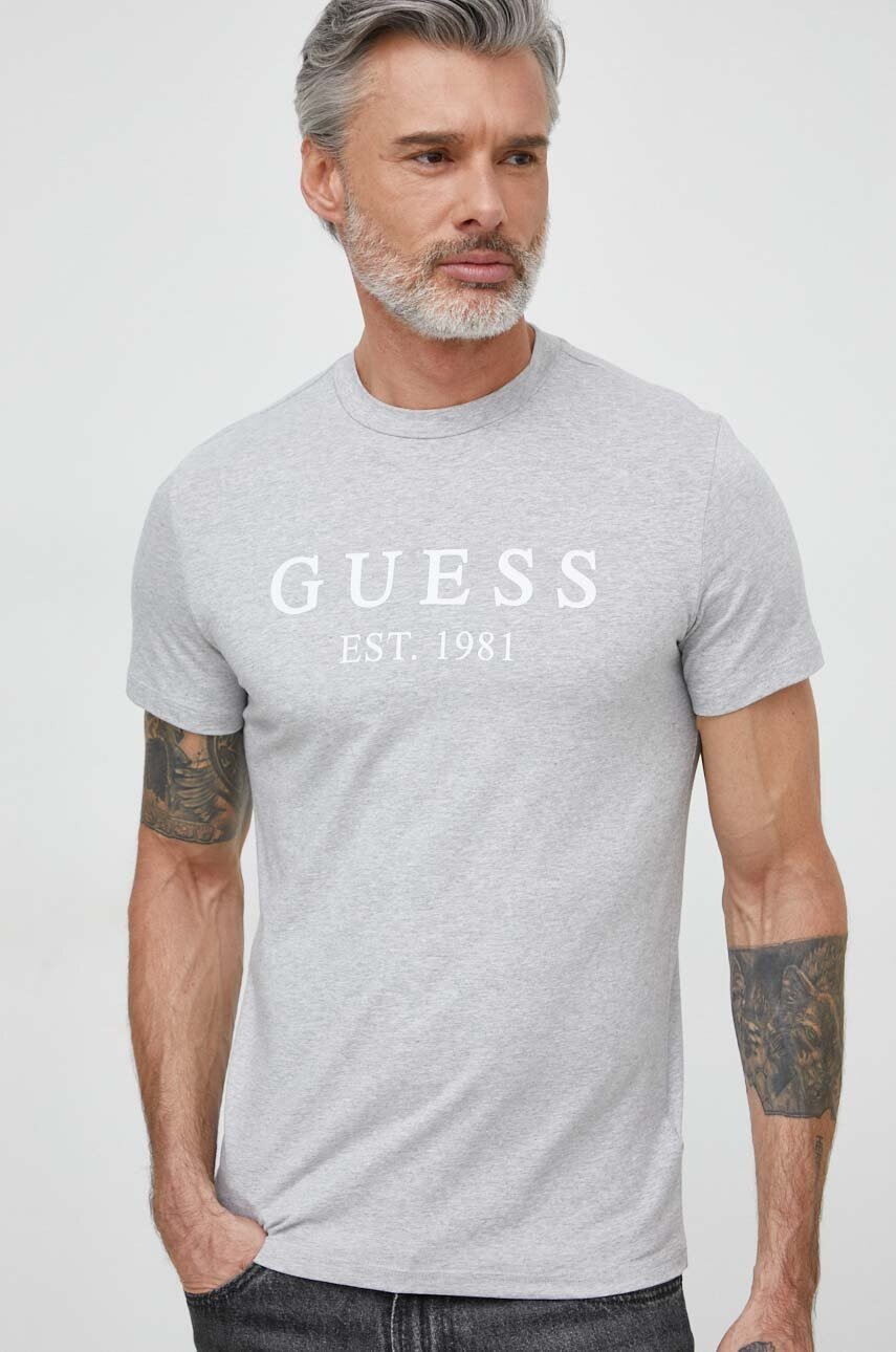 

Тениска Guess в сиво с принт, Сив