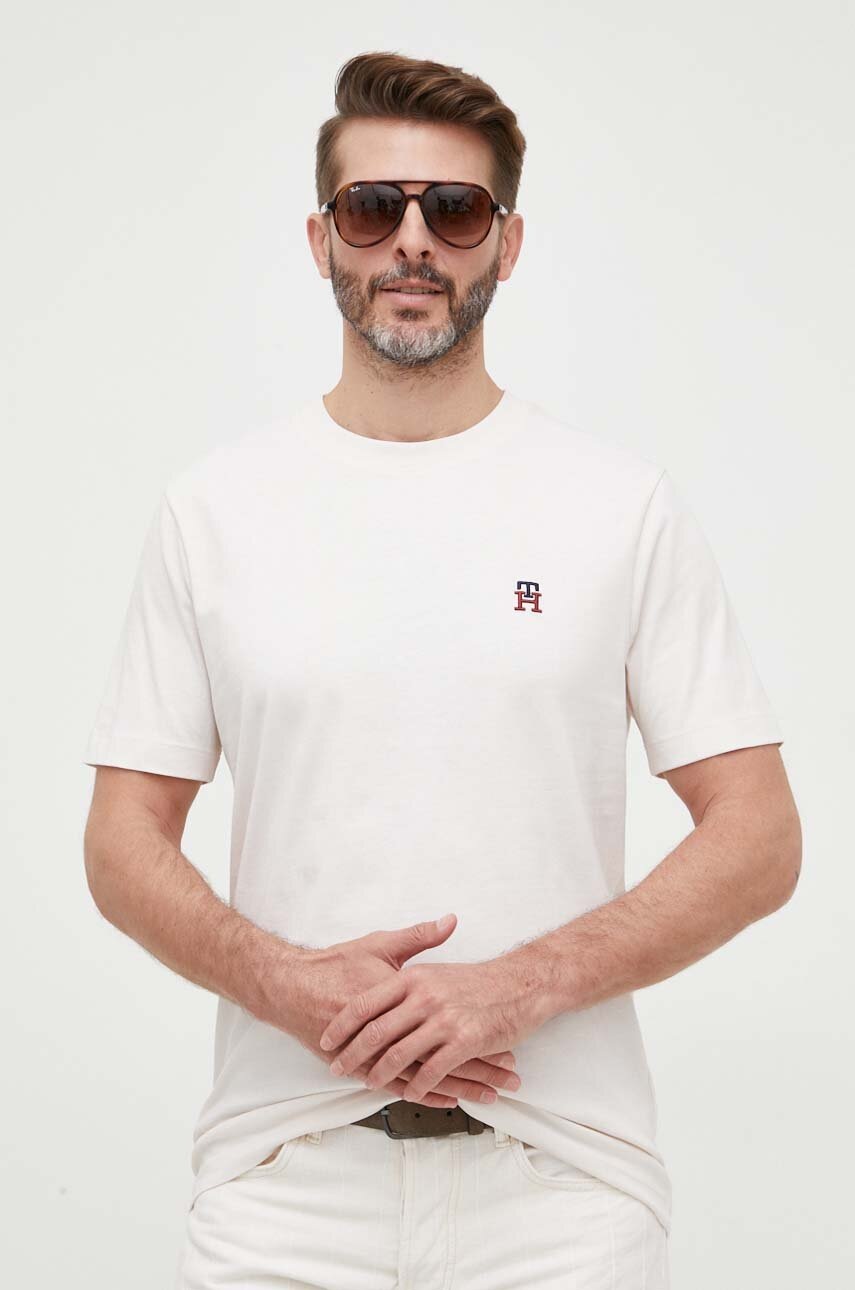 

Хлопковая футболка Tommy Hilfiger цвет бежевый с аппликацией