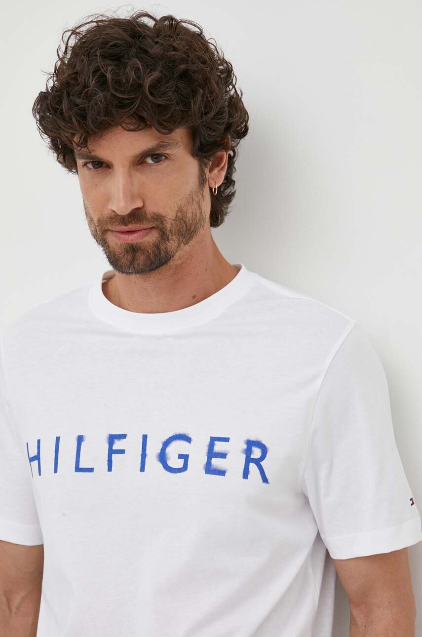 

Хлопковая футболка Tommy Hilfiger цвет белый с принтом
