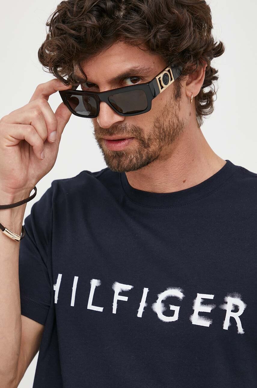

Памучна тениска Tommy Hilfiger в тъмносиньо с принт, Тъмносин