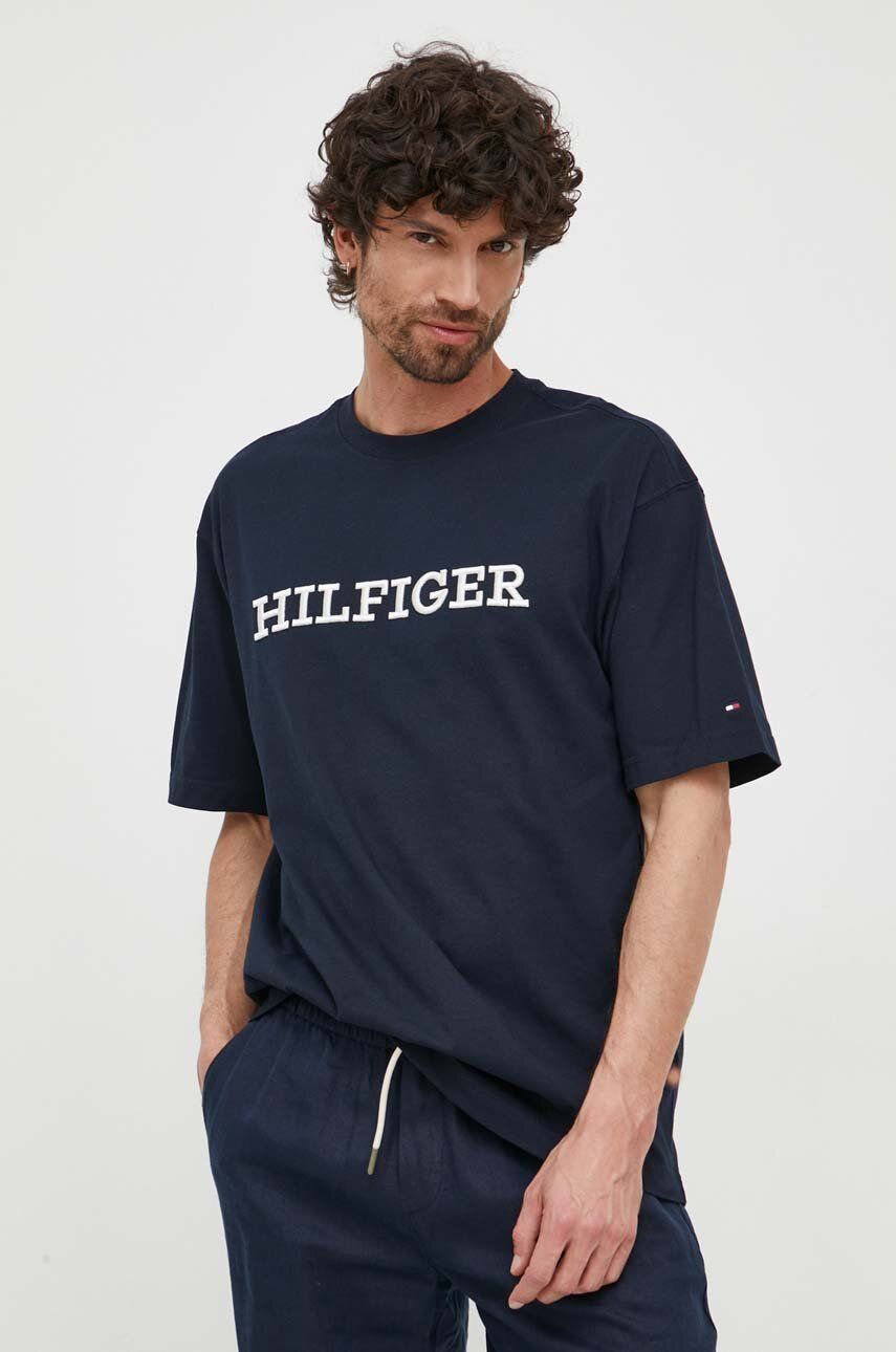 Bavlnené tričko Tommy Hilfiger tmavomodrá farba, s nášivkou