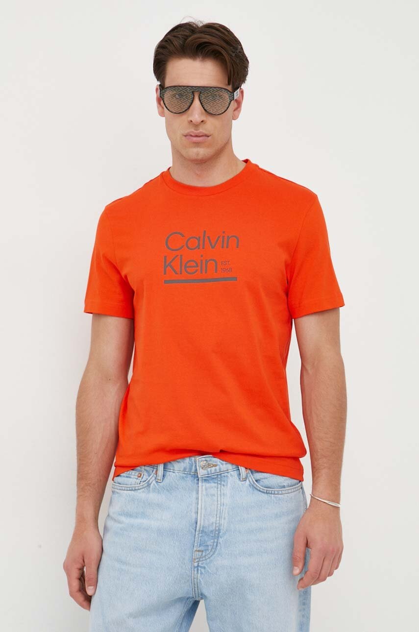 

Памучна тениска Calvin Klein в оранжево с принт, Оранжев