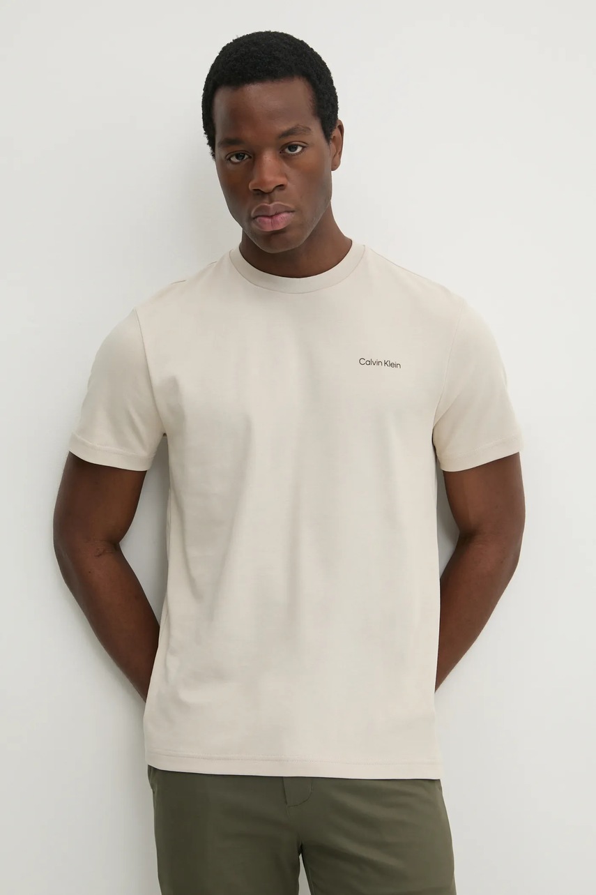 

Памучна тениска Calvin Klein в бежово с изчистен дизайн K10K109894, Бежов