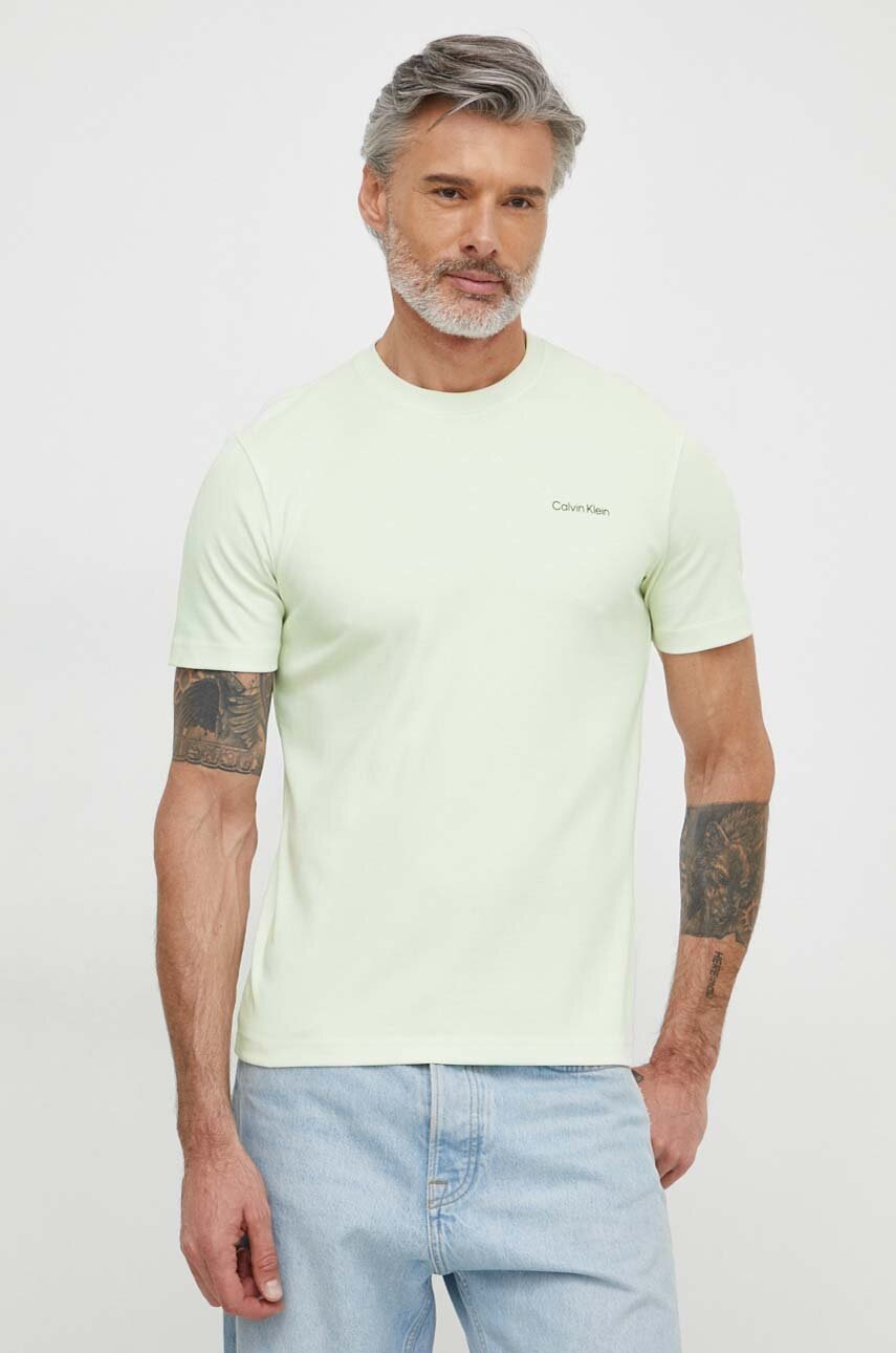 

Памучна тениска Calvin Klein в зелено с изчистен дизайн K10K109894, Зелен