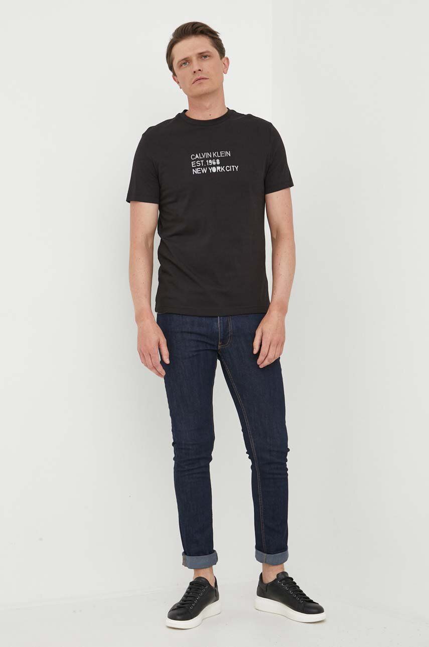 Bavlněné tričko Calvin Klein černá barva, s potiskem - černá -  100 % Bavlna