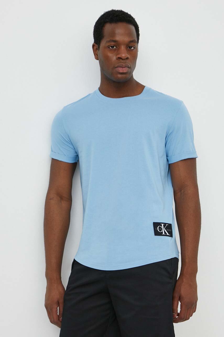 

Памучна тениска Calvin Klein Jeans в кафяво с апликация J30J323482, Син