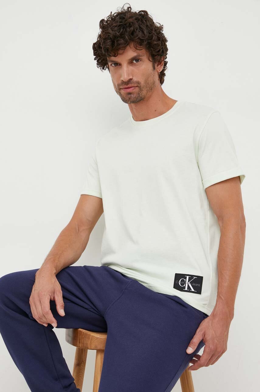 

Памучна тениска Calvin Klein Jeans в зелено с апликация, Зелен