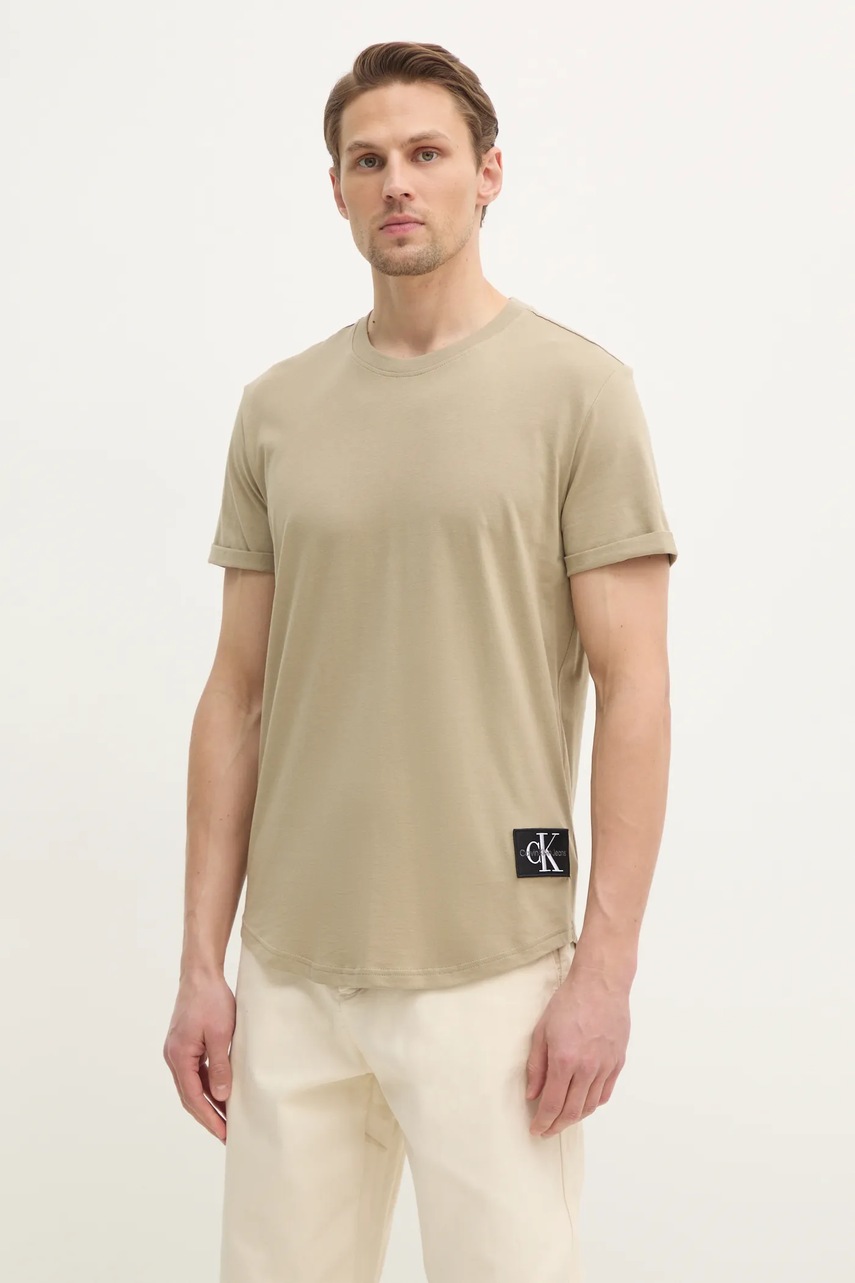 

Памучна тениска Calvin Klein Jeans в зелено с апликация J30J323482, Зелен