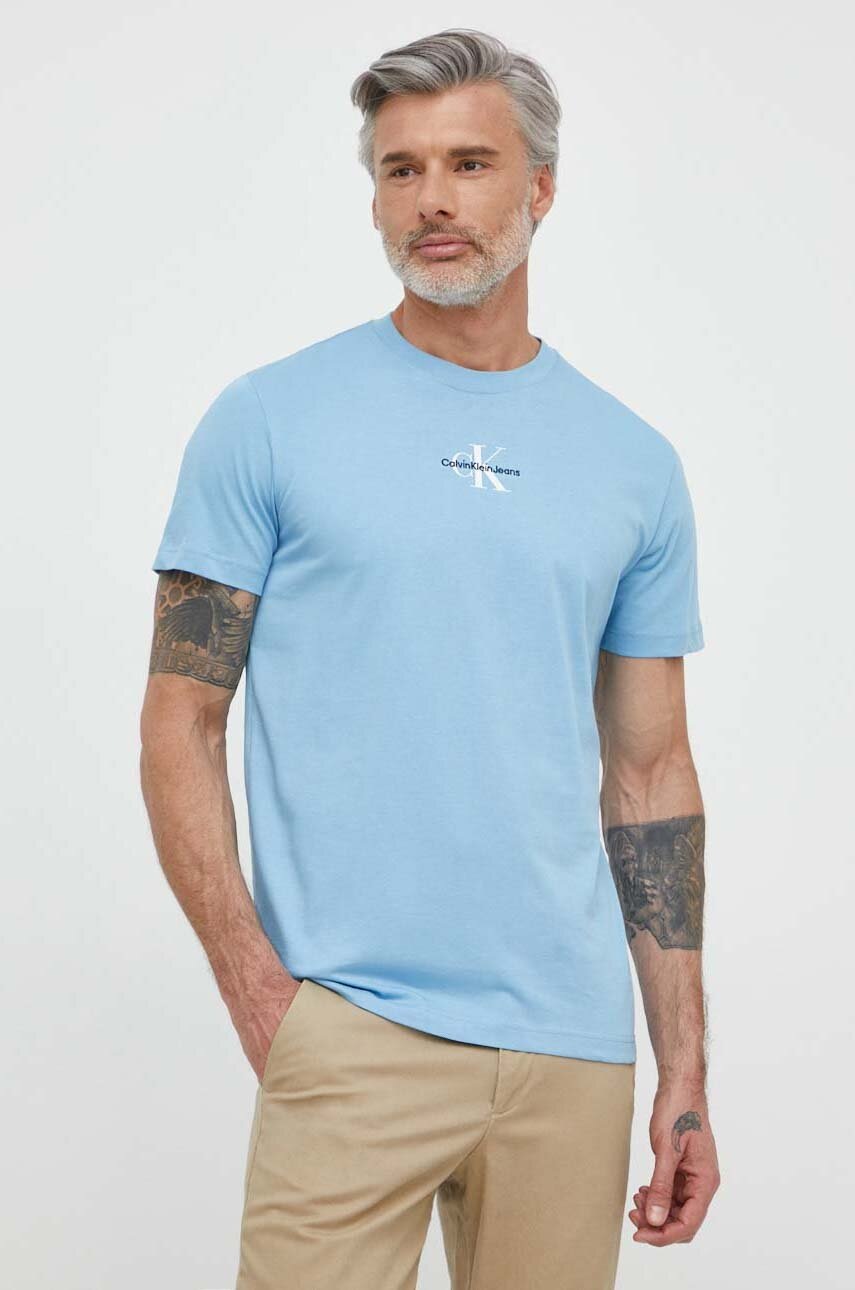 

Памучна тениска Calvin Klein Jeans в синьо с принт J30J323483, Син