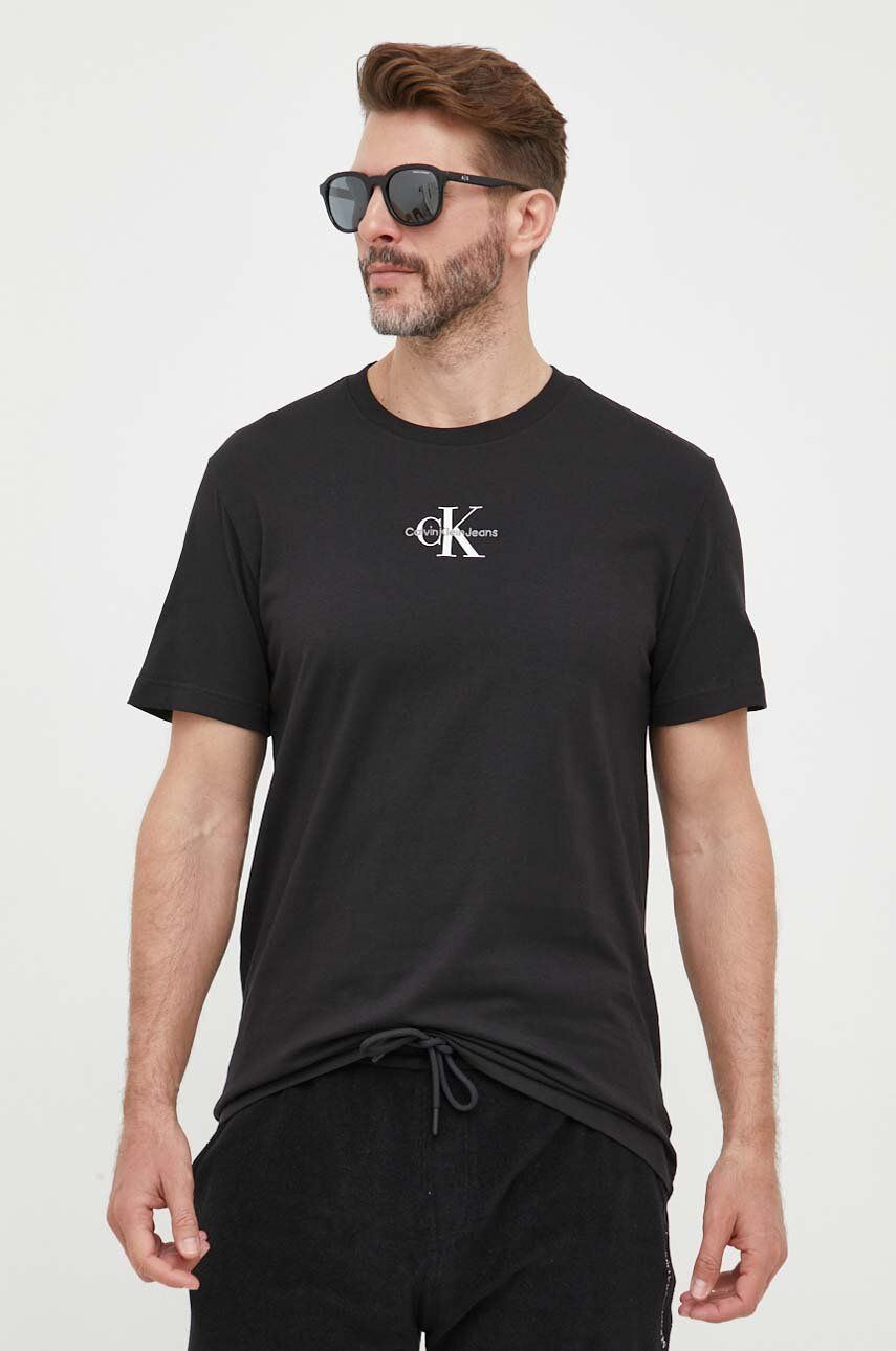 Levně Bavlněné tričko Calvin Klein Jeans černá barva, s potiskem, J30J323483