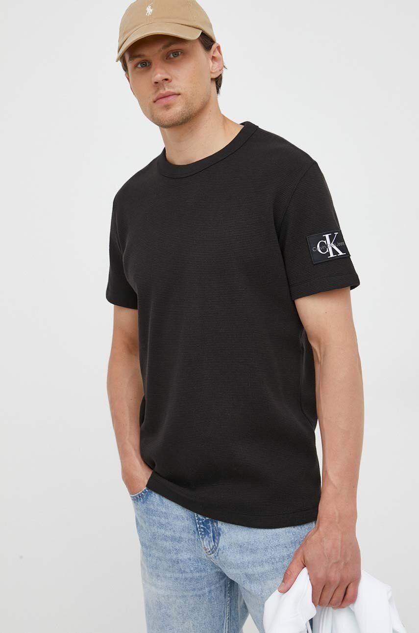 Bavlněné tričko Calvin Klein Jeans černá barva, s aplikací, J30J323489