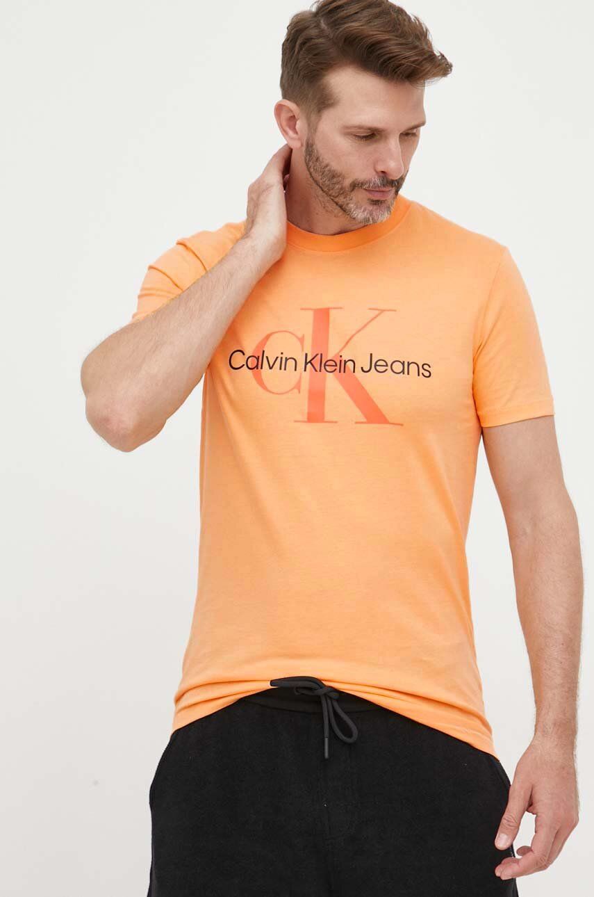 Levně Bavlněné tričko Calvin Klein Jeans oranžová barva, s potiskem, J30J320806