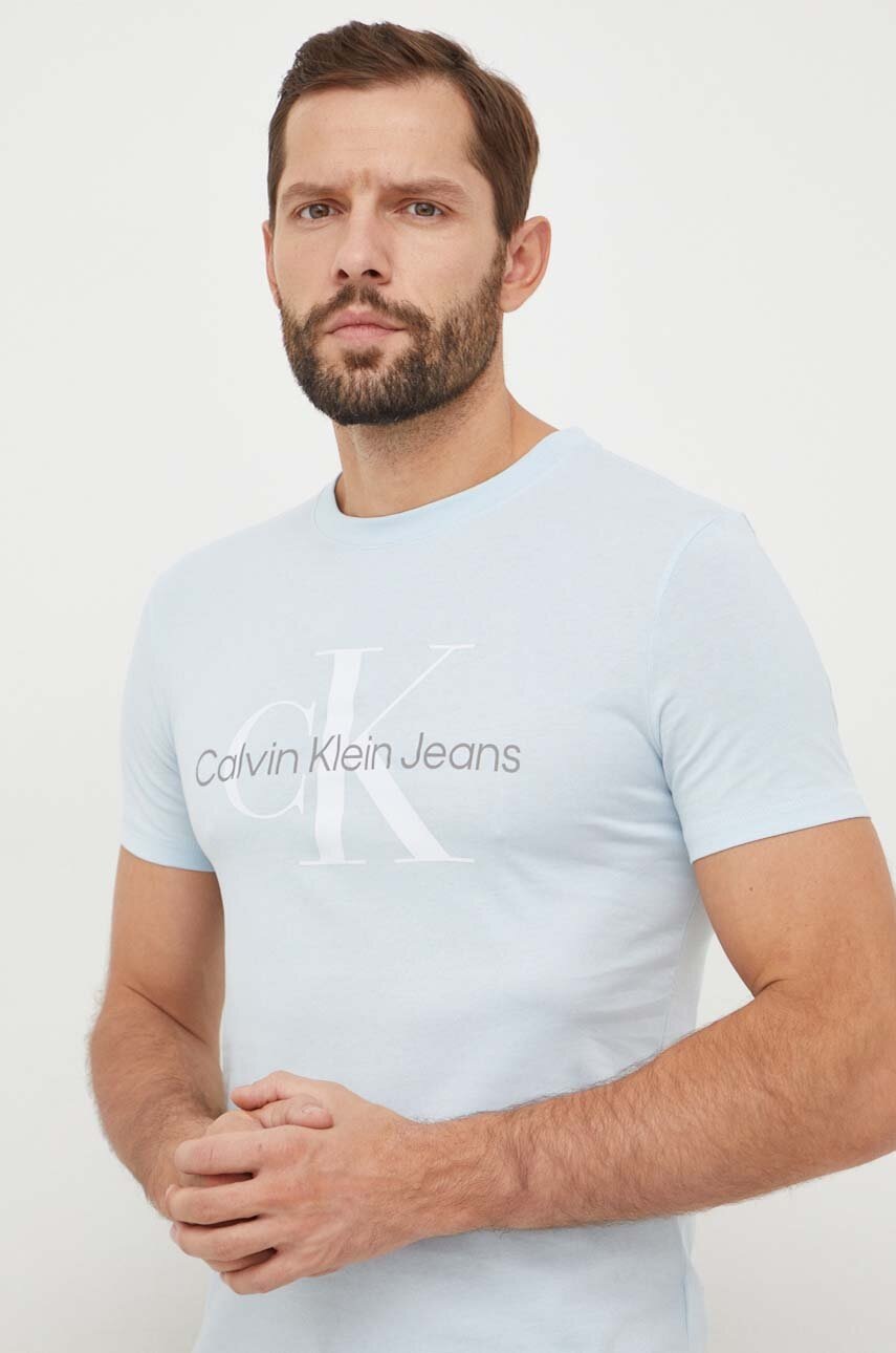

Памучна тениска Calvin Klein Jeans в синьо с принт, Син