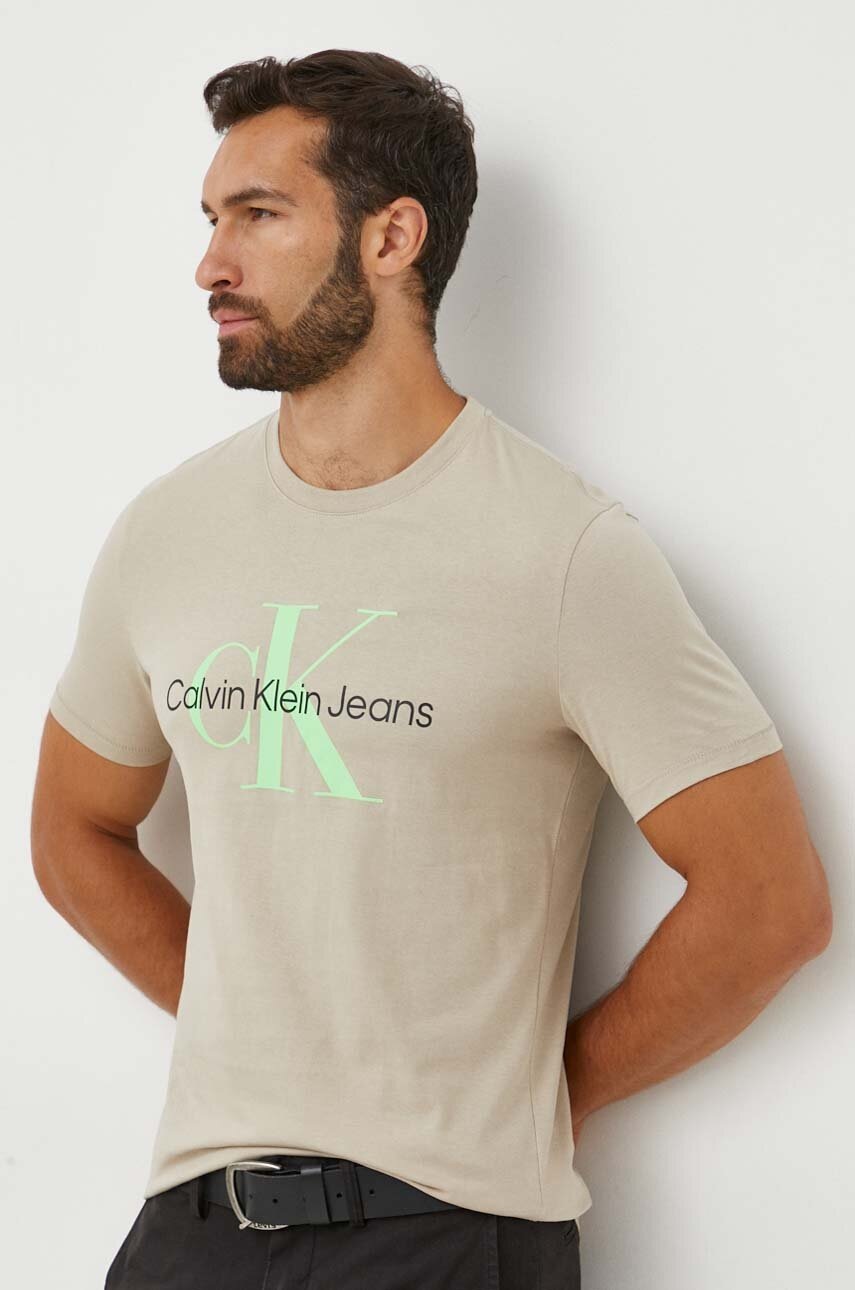 

Памучна тениска Calvin Klein Jeans в бежово с принт, Бежов