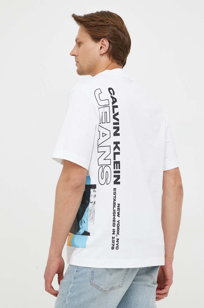 

Памучна тениска Calvin Klein Jeans в бяло с принт, Бял